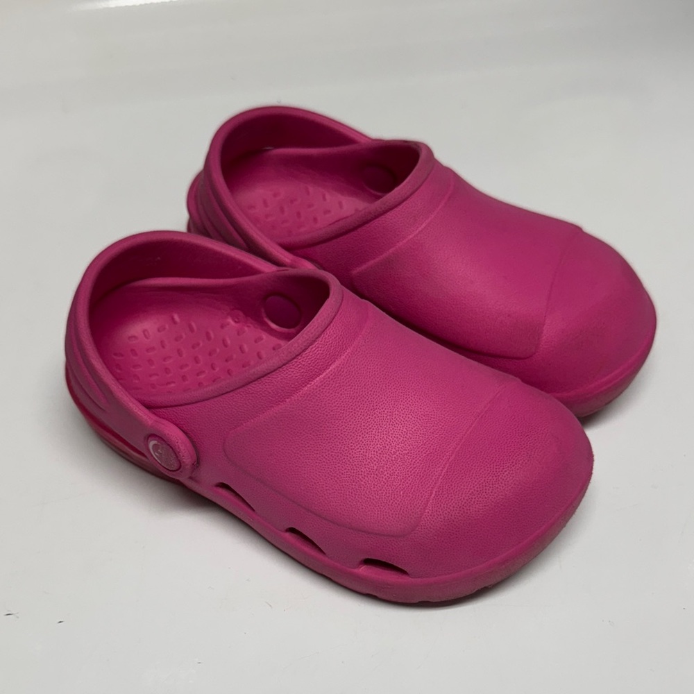 Stride Rite Kids Fuchsia Water Shoes